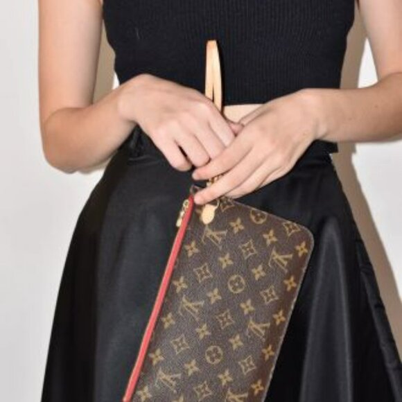 LOUIS VUITTON 2025 Neverfull MM Monogram Pochette Wristlet - 8/17/25 - Picture 1 of 14
